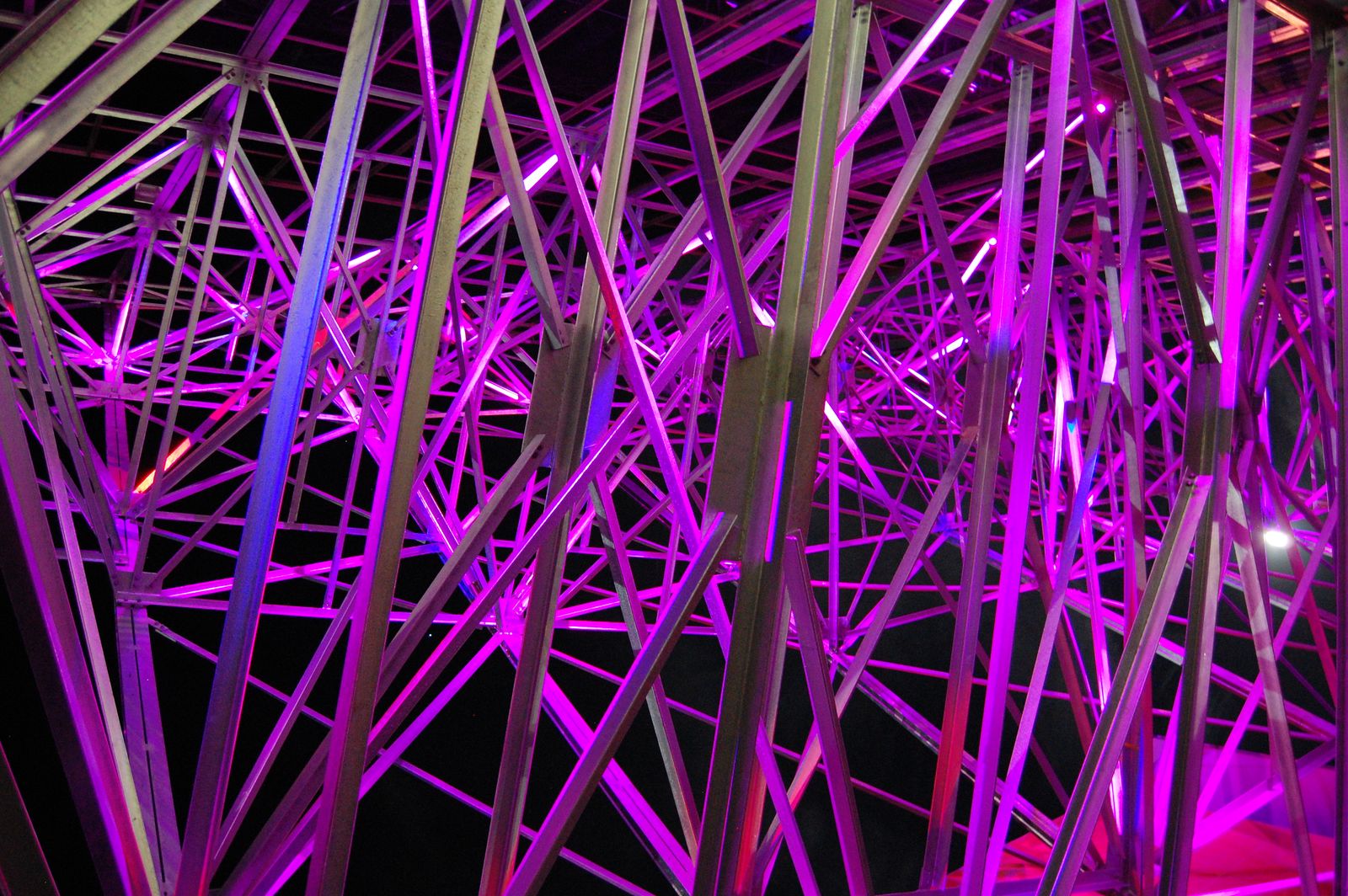 Silverscreen — lighting detail of Callum Morton sculpture at night