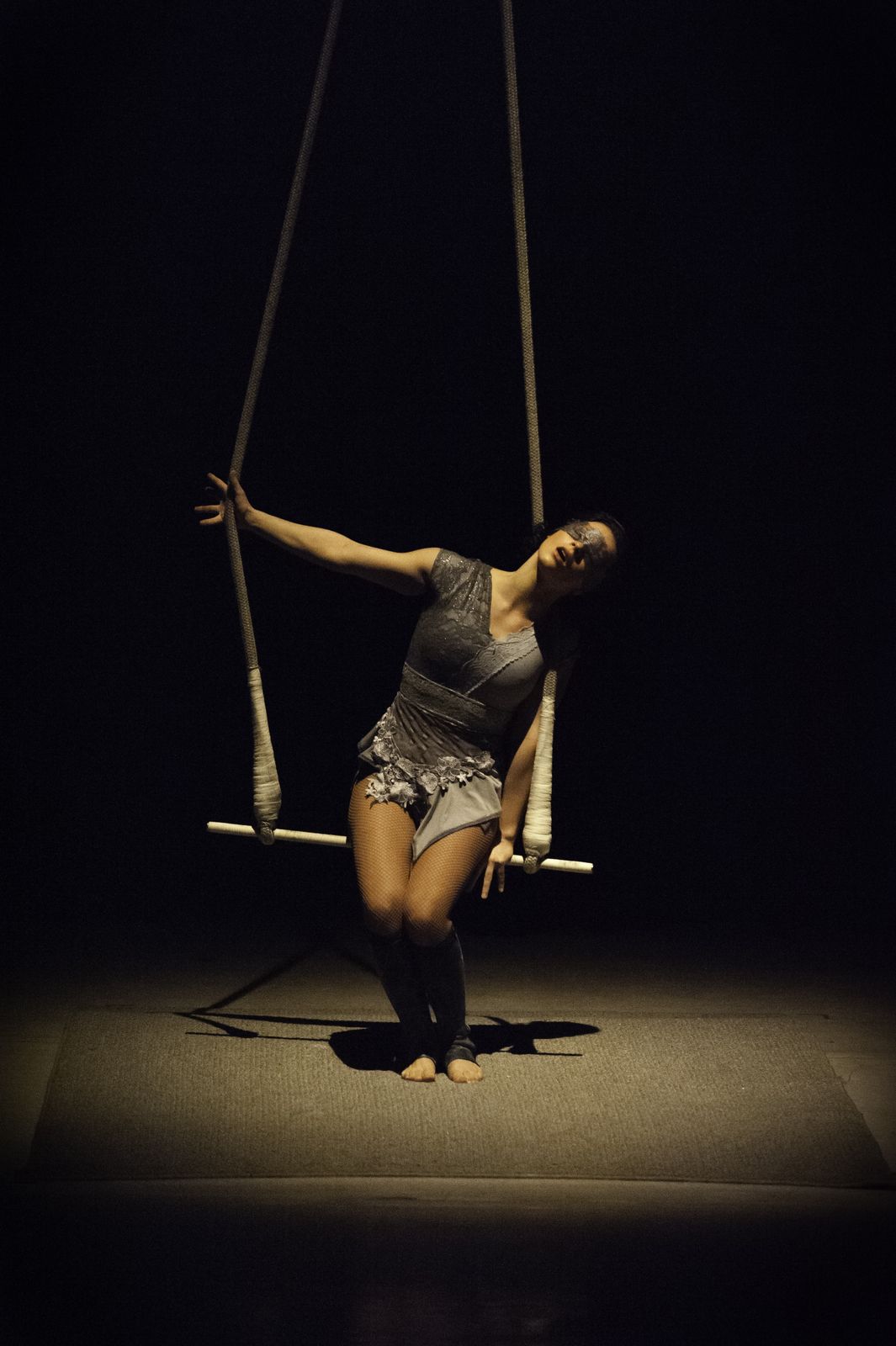 Last Orders — circus performers in cabaret-style environment